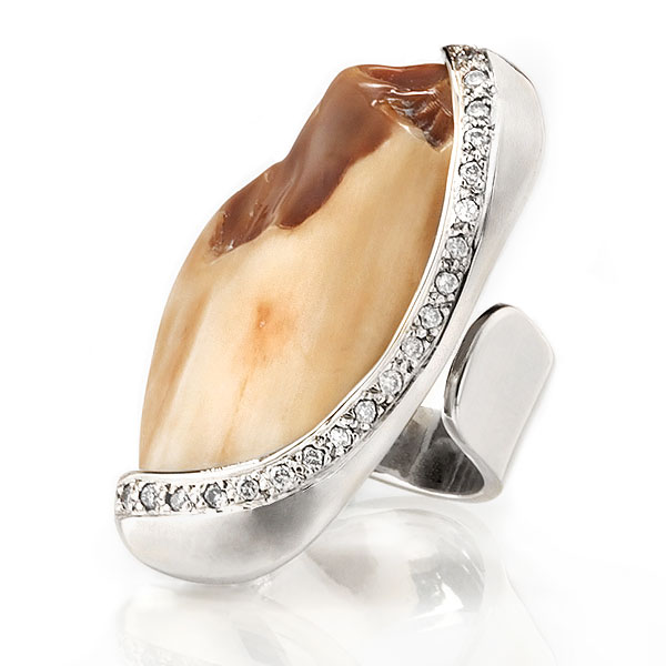 <span style="font-size:24px;">Crescent</span> :  : jb.dzyne jewelry
