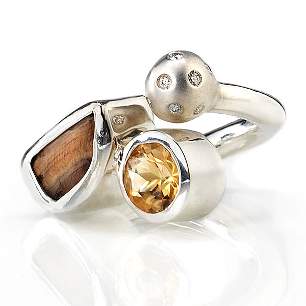 <span style="font-size:24px;">Trio</span> :  : jb.dzyne jewelry